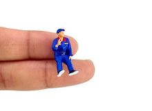Load image into Gallery viewer, 1:64 Painted Figure Model Miniature Resin Diorama Sand Petrol Station Worker Set
