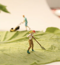 Load image into Gallery viewer, 1:64 Painted Figure Model Miniature Resin Diorama Sand Gardener Worker Pruning
