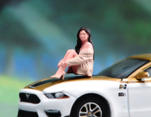 Load image into Gallery viewer, 1:24 Painted Figure Model Miniature Resin Diorama  Sand Sitting Casual Beauty
