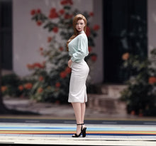 Load image into Gallery viewer, 1:24 Painted Figure Model Miniature Resin Diorama Charming Woman Lady Elegant
