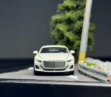 Load image into Gallery viewer, Minigt 1:64 White Batur Bonneville Coupe Sports Model Diecast Metal Car New Collection
