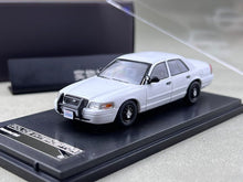 Load image into Gallery viewer, Rollin 1:64 White CV CROWN VICTORIA Police Model Diecast Metal Car New Collection
