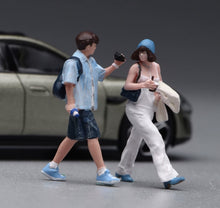 Load image into Gallery viewer, 1:64 Painted Figure Model Miniature Resin Diorama Toy Sand Walking Couple Lovers
