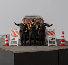 Load image into Gallery viewer, 1:64 Painted Figure Model Miniature Resin Diorama Sand Policeman Police Traffic
