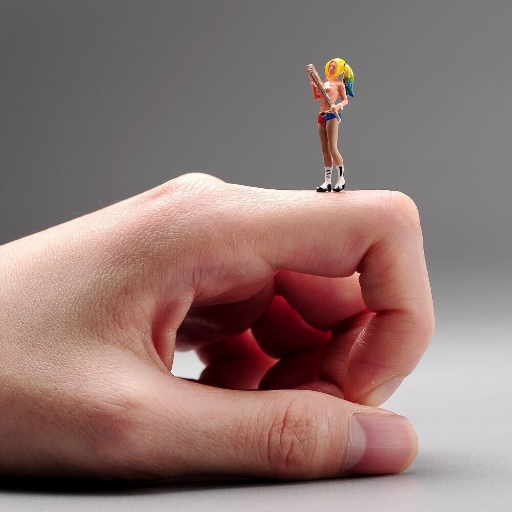 1:64 Painted Unpainted Figure Model Miniature Resin Diorama Sand Female Clown New