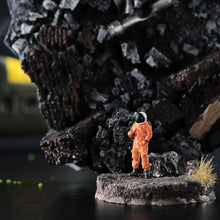 Load image into Gallery viewer, 1:64 Painted Unpainted Figure Model Miniature Resin Diorama Space Suit Astronaut New

