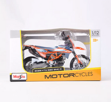 Load image into Gallery viewer, Maisto 1:12 Orange 2023 KTM 690 SMC R Motorcycle Bike Sports Model Diecast New Collection
