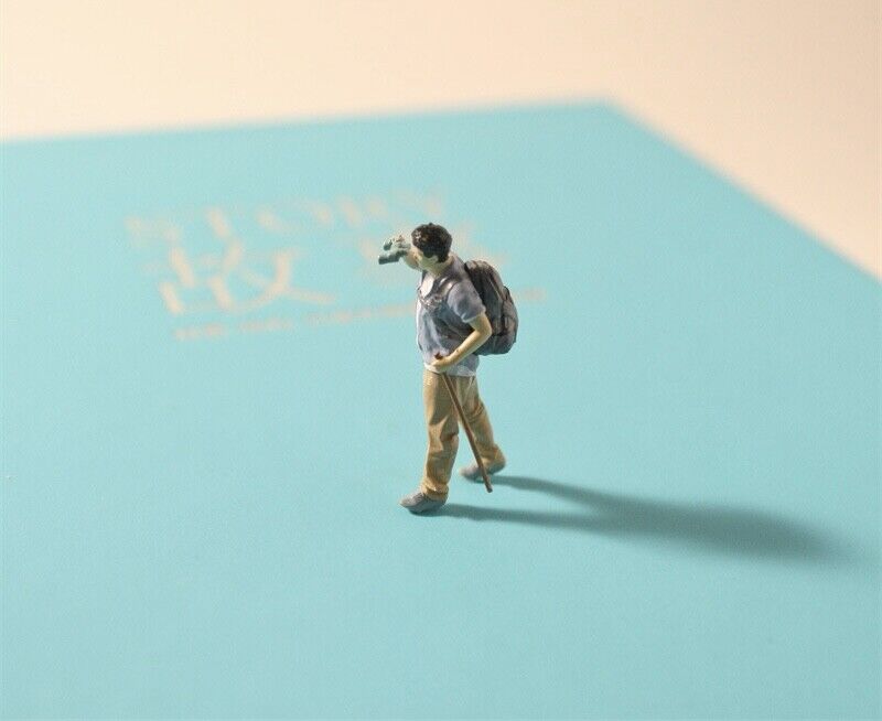1:64 Painted Figure Model Miniature Resin Diorama Sand Outdoor Explore Hiking