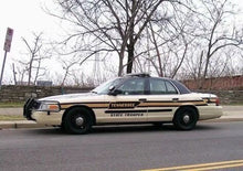 Load image into Gallery viewer, Rollin 1:64 Tennessee TNSP Police CROWN VICTORIA CV Model Diecast Metal Car

