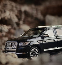 Load image into Gallery viewer, WTX 1:64 Green Navigator L Full Sized SUV Sports Model Diecast Metal Car New Collection
