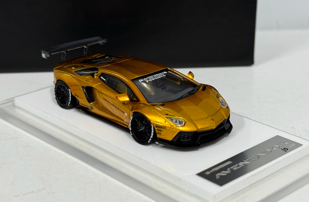 Onemodel 1:64 Gold LP700 Aventador LB Sports Model Diecast Resin Car New Collection