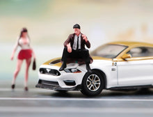 Load image into Gallery viewer, 1:24 Painted Figure Model Miniature Resin Diorama  Sand Sitting Suit Man Cool
