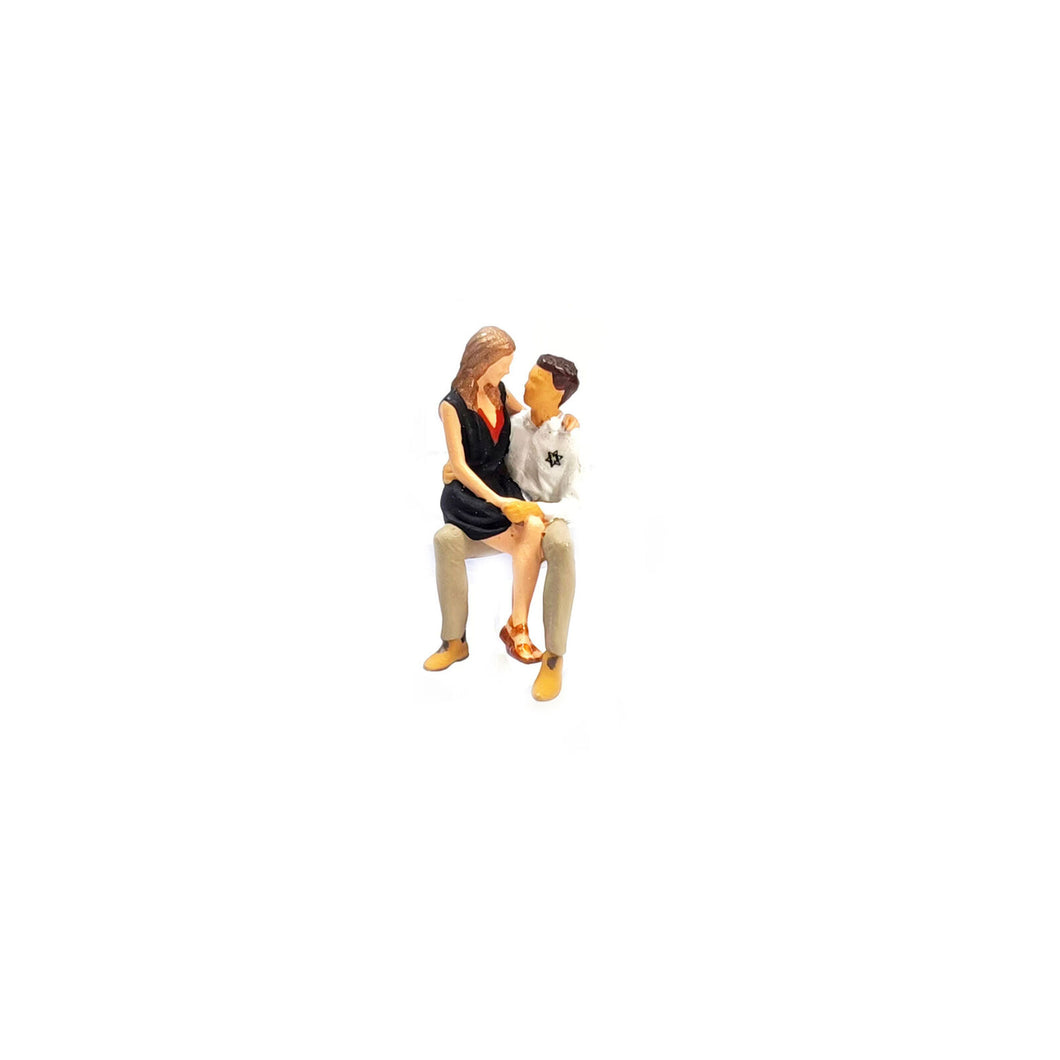 1:64 Painted Figure Mini Model Miniature Resin Diorama Lovers Chatting Couple B