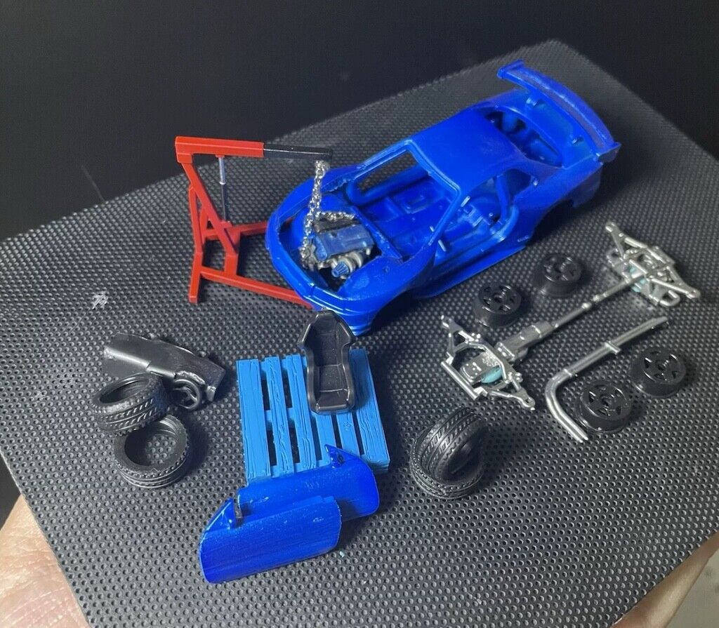 1:64 GTR R34 Parts RB26 Engine Lifting Bracket Garage Scene Model Resin Car