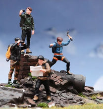 Load image into Gallery viewer, 1:64 Painted Figure Model Miniature Resin Diorama Sand Climber Set Puppet Man
