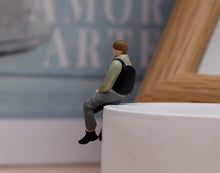 Load image into Gallery viewer, 1:64 Painted Figure Model Miniature Resin Diorama Toy Sand Photographer Cool Man
