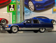 Load image into Gallery viewer, GOC 1:64 Blue Fleetwood Naiska Garage Classic Model Diecast Metal Car New Collection
