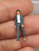 Load image into Gallery viewer, 1:64 Painted Figure Mini Model Miniature Resin Diorama Toy Band Artist Singer B
