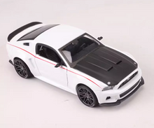 Load image into Gallery viewer, Maisto 1:24 White 2014 Mustang Street Racer Sports Model Diecast Metal Car New Collection
