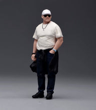 Load image into Gallery viewer, 1:24 Painted Figure Model Miniature Resin Diorama Strong Man Sunglasses Standing
