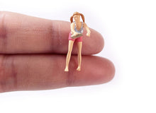 Load image into Gallery viewer, 1:64 Painted Figure Mini Model Miniature Resin Diorama Sand Car Cleaning Scene New
