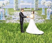 Load image into Gallery viewer, 1:64 Painted Figure Mini Model Miniature Resin Diorama Set Wedding Couple Sand
