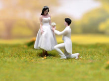Load image into Gallery viewer, 1:64 Painted Figure Model Miniature Resin Diorama Sand Proposal Couple Wedding
