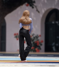 Load image into Gallery viewer, 1:24 Painted Figure Model Miniature Resin Diorama Fitness Lady Sporty Girl Woman
