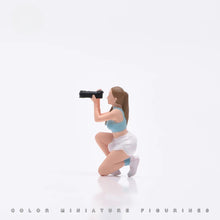 Load image into Gallery viewer, 1:24 Painted Figure Model Miniature Resin Diorama  Sand Beauty Photographer
