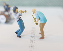 Load image into Gallery viewer, 1:64 Painted Figure Model Miniature Resin Diorama Sand Jazz Band Music Singer

