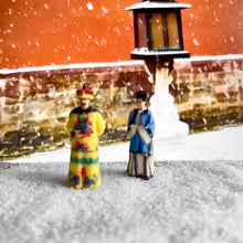 Load image into Gallery viewer, 1:64 Painted Figure Model Miniature Resin Diorama Emperor imperial Concubine Toy New
