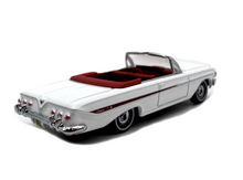 Load image into Gallery viewer, 1:87 White 1961 Chevrolet Oryx Convertible Sports Model Diecast Metal Car New Collection

