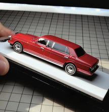 Load image into Gallery viewer, GFCC 1:64 HEC Red 1998 Silver Spur Park Ward Model Diecast Metal Car New Collection
