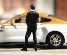 Load image into Gallery viewer, 1:24 Painted Figure Model Miniature Resin Diorama Sand Killer Suit Man Doctor
