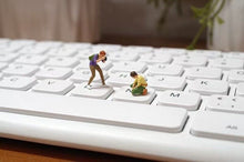 Load image into Gallery viewer, 1:64 Painted Figure Model Miniature Resin Diorama Sand Archaeologists Historians
