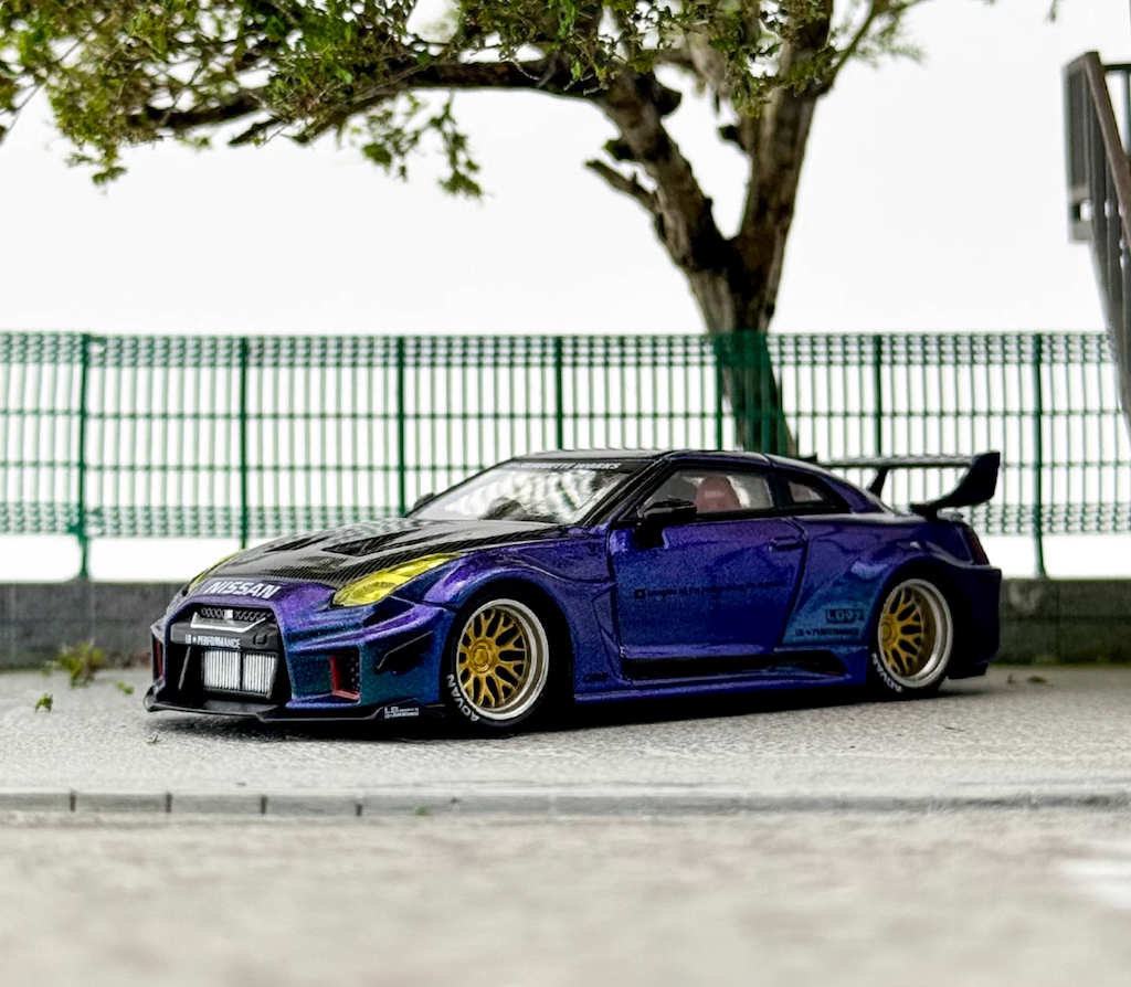 CM 1:64 Purple Carbon GT-R R35 LBWK Racing Sports Model Diecast Metal Car New Collection