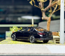 Load image into Gallery viewer, Howie 1:64 Black F90 M5 Sedan Sports Model Diecast Metal Car New Collection
