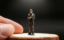 Load image into Gallery viewer, 1:64 Painted Figure Model Miniature Resin Diorama Toy Sand Soldier Guard Man
