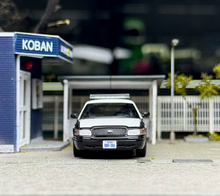 Load image into Gallery viewer, Rollin 1:64 Texas Highway Police CROWN VICTORIA CV Model Diecast Metal Car New Collection
