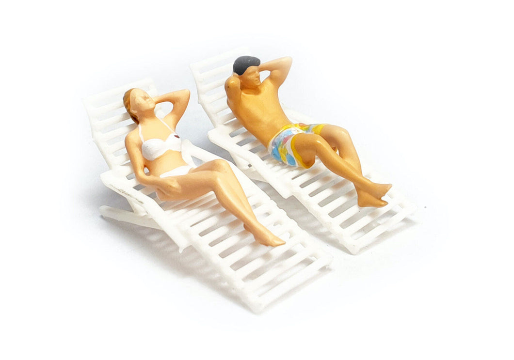 1:64 Painted Figure Mini Model Miniature Resin Diorama Beach Vacation Couple Wh
