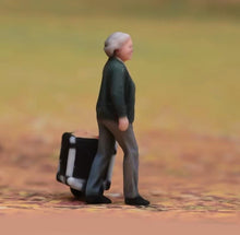 Load image into Gallery viewer, 1:64 Painted Figure Model Miniature Resin Diorama Toy Sand Aged Elderly Couple
