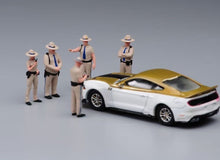 Load image into Gallery viewer, 1:64 Painted Figure Model Miniature Resin Diorama Sand American Patrol Policeman
