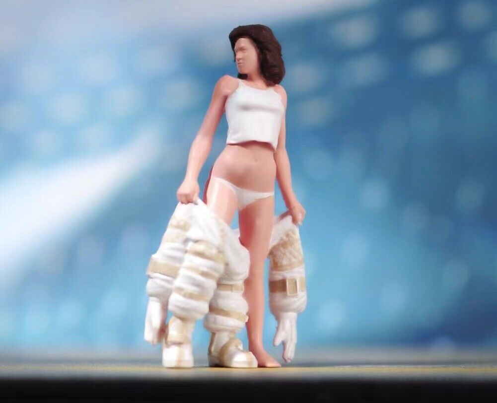 1:64 Painted Figure Model Miniature Resin Diorama Sand Beauty Soldier Lady White Collection