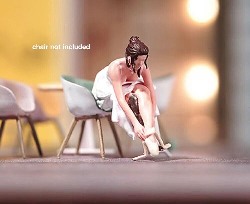 1:64 Painted Figure Model Miniature Resin Diorama Sand Ballet Dancer Lady Girl Collection