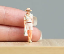 Load image into Gallery viewer, 1:64 Painted Figure Model Miniature Resin Diorama Sand Blossom Shirt Man Hat
