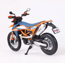 Load image into Gallery viewer, Maisto 1:12 Orange 2023 KTM 690 SMC R Motorcycle Bike Sports Model Diecast New Collection
