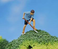 Load image into Gallery viewer, 1:64 Painted Figure Model Miniature Resin Diorama Sand Gardener Nurseryman Woman Collection
