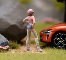 Load image into Gallery viewer, 1:64 Painted Figure Model Miniature Resin Diorama Toy Sand Pink Cap Trendy Girl
