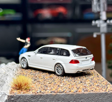 Load image into Gallery viewer, King 1:64 White M5 E61 Touring Wagon Sports Model Diecast Metal Car New Collection
