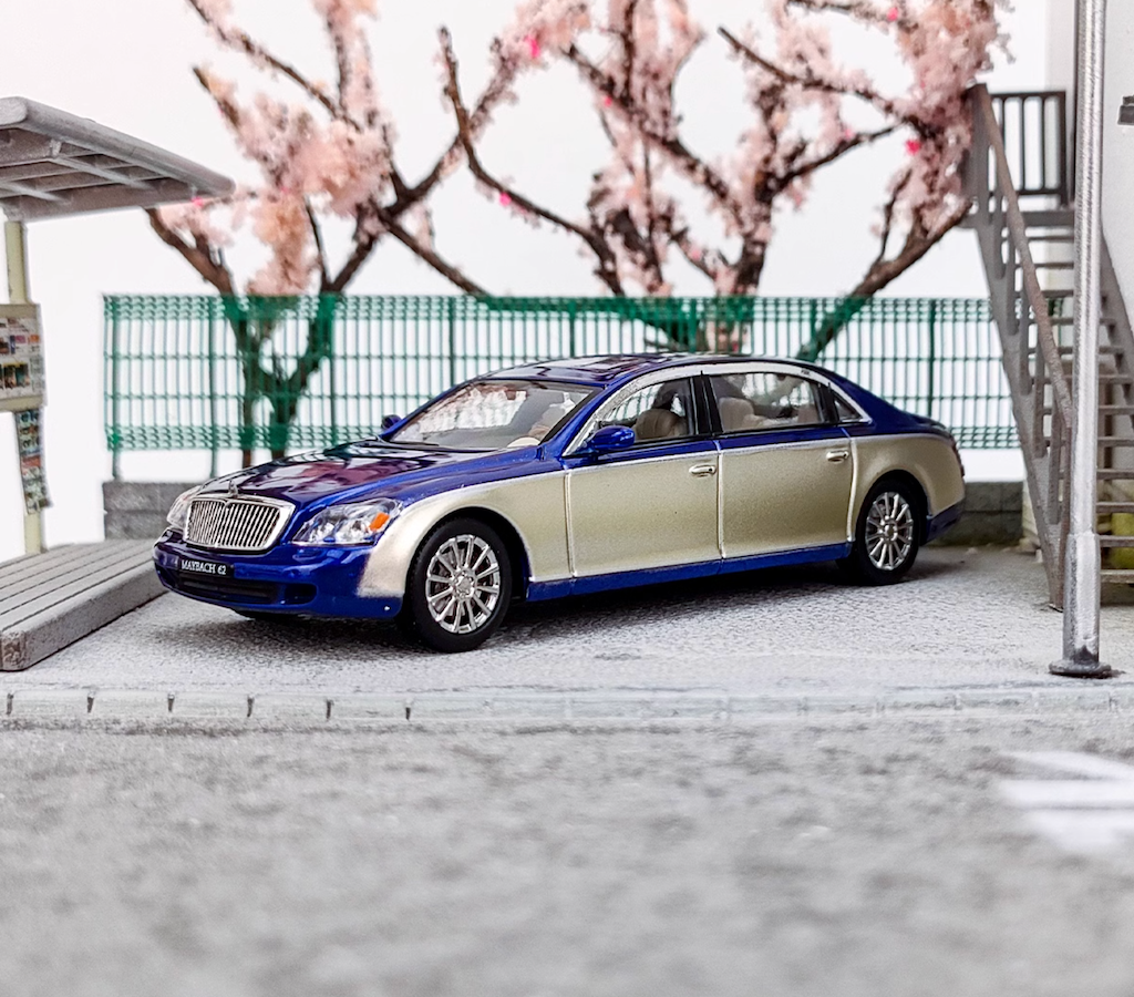 SH 1:64 Blue Top 62S Maybach Super Luxury Sedan Model Diecast Metal Car New